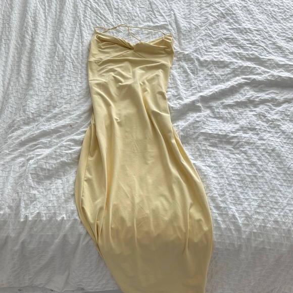 Elegant Cream Backless Dress - Picture 6 of 9